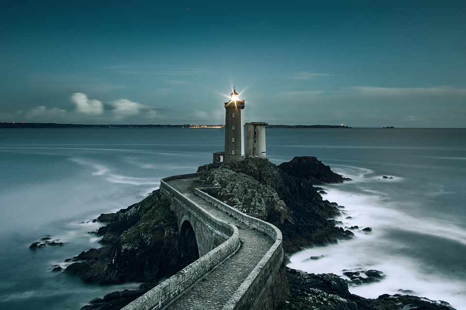 Lighthouse guiding and protecting boats at night